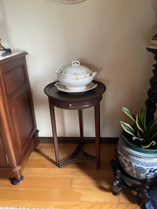 Mesinha redonda de gradinha