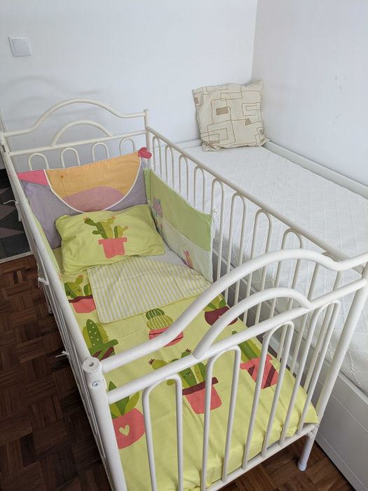 Berço bebé + colchão + roupa de cama