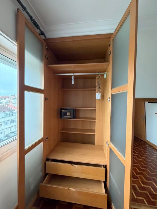 Alugo 2 quartos em Linda-a-velha