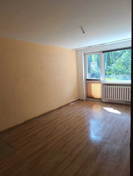 mieszkanie na sprzedaż DO REMONTU 2 pokoje z balkonem parter bloki wojskowe