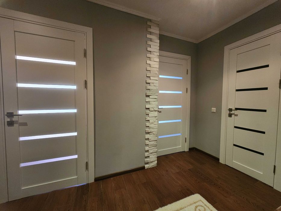 Простора однокімнатна квартира з євроремонтом, меблями та технікою