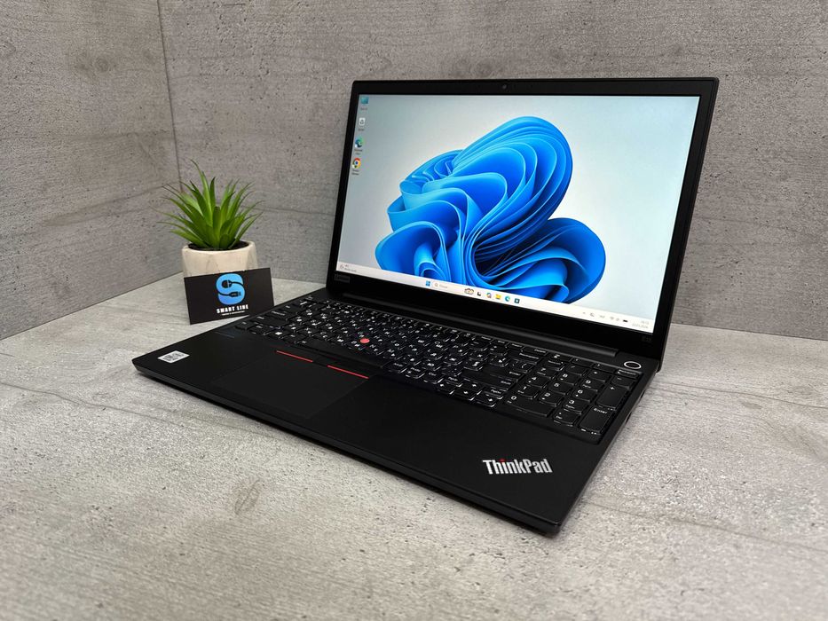 Стильний ноутбук Lenovo E15/i3-10110u/15.6"/256gb ssd/8gb ddr4