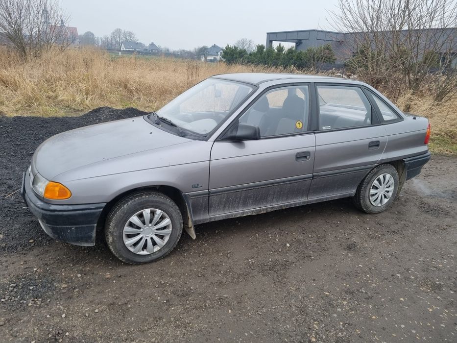Opel Astra 1,4 benzyna  1993r