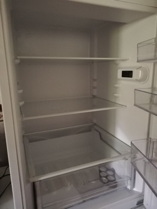 Frigorífico confinado Indesit