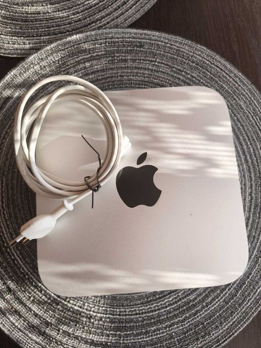 Apple Mini Mac i5 2,6 16 GB 256 SSD plus 512GB SSd M2 ADATA