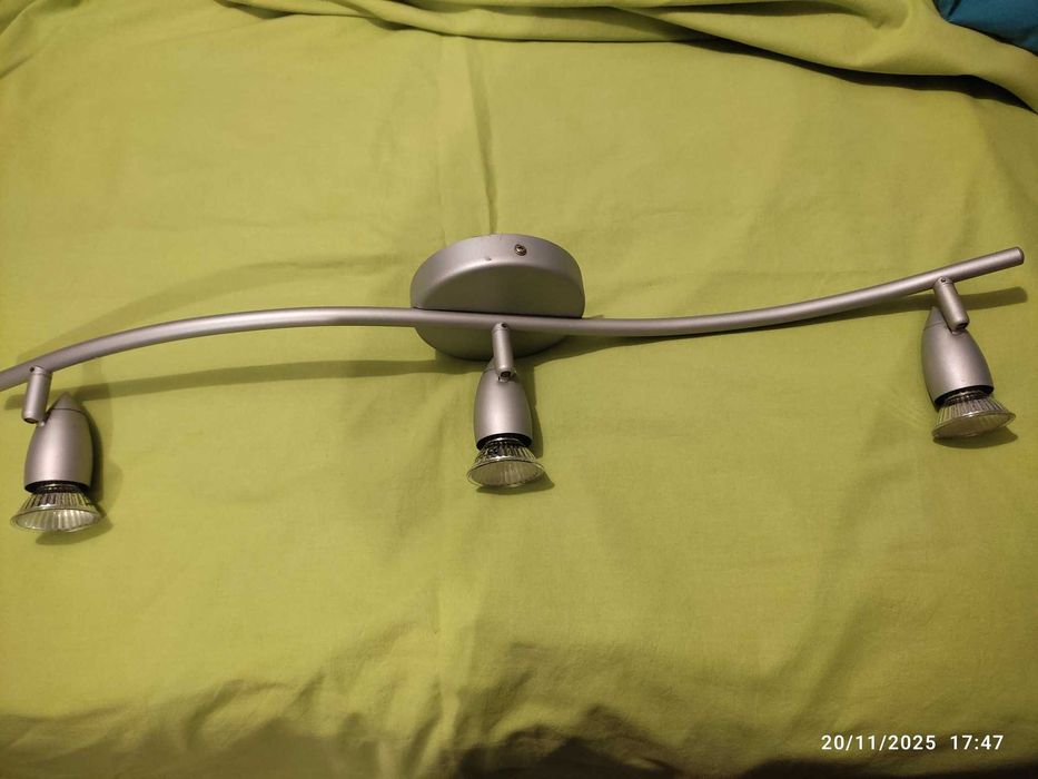 Candeeiro calha com 3 lampadas Led INCLUIDAS no preço