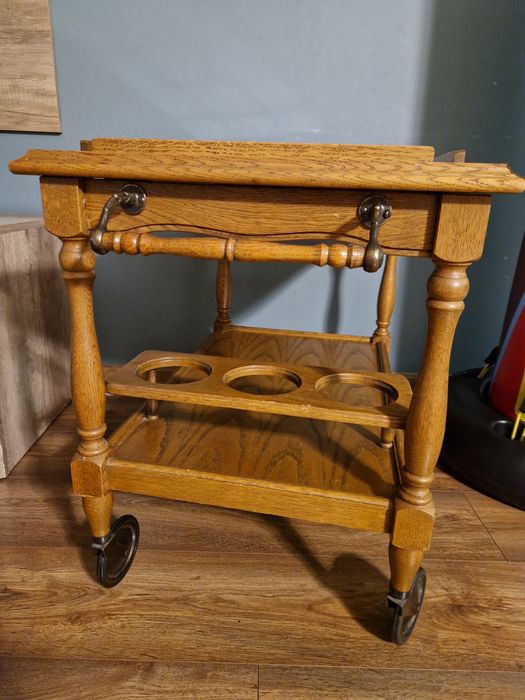 Stolik/barek na kółkach