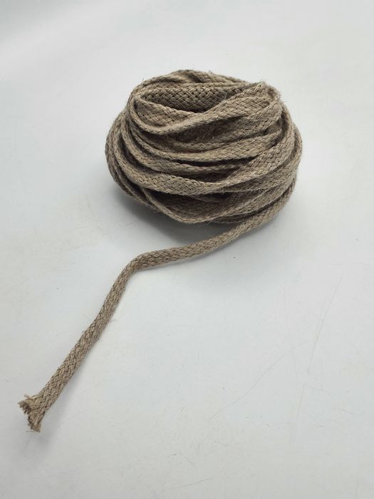 Sznurek beżowy płaski kupon 7,65 m.x 9 mm.