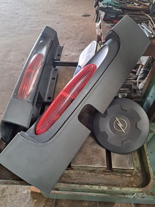 Lampy tył dekiel Opel Vivaro Renault Traffic Nissan Primastar licznik