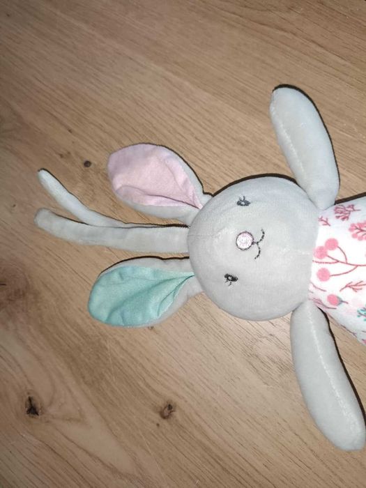 pozytywka króliczek kontrastowy zawieszka