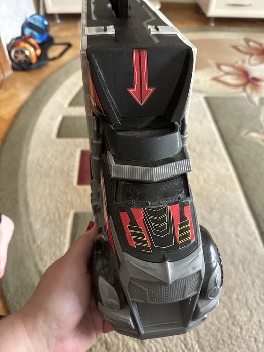 Трейлер з машинками