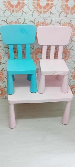 Vendo cadeiras e mesa infantil IKEA