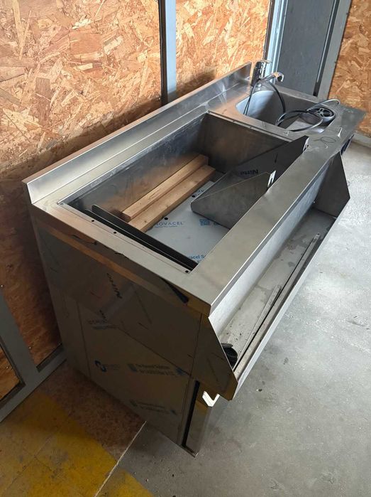Arca de refrigeração de bar / bebidas - 1,2 x 0,6 m - 150 litros - com 2 gavetas 1/1 e prateleiras
