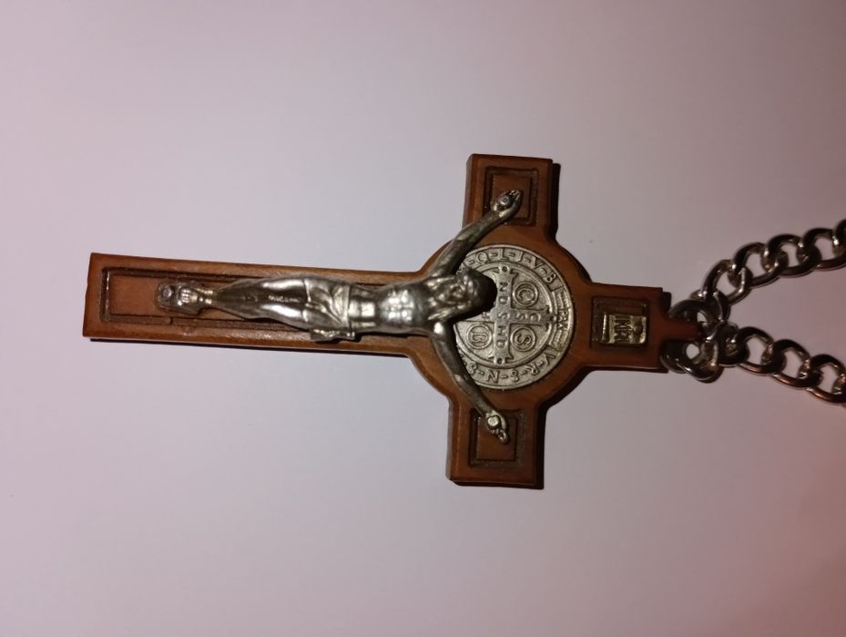 Medalhas e fios religiosos