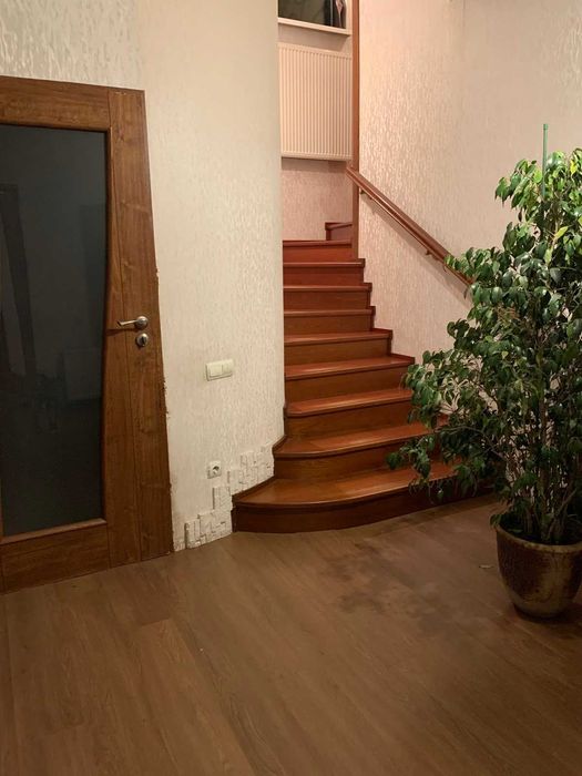 ПРОДАМ будинок Центр