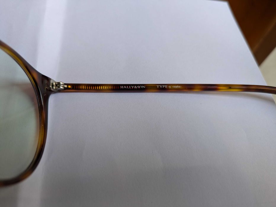 Oculos Hally&son em bom estado