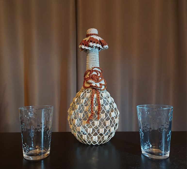 Garrafa decorativa em crochê + 2 copos, feito à mão