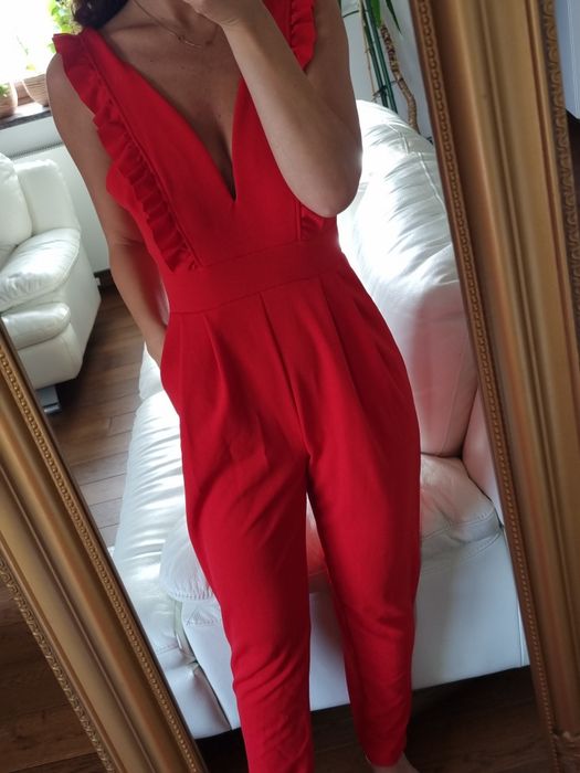 Nowy czerwony sexy kombinezon na ramiączkach z dekoltem WalG r. S