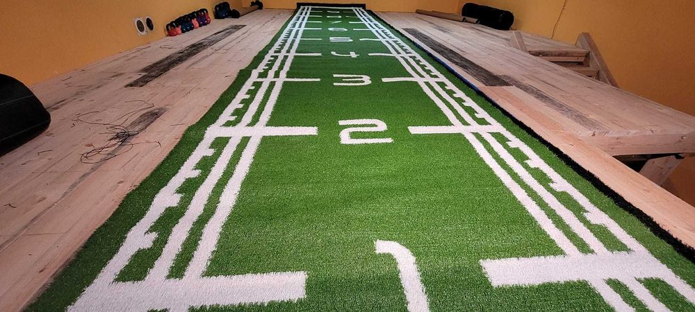 Trawa z oznaczeniami pod sanki crosfit