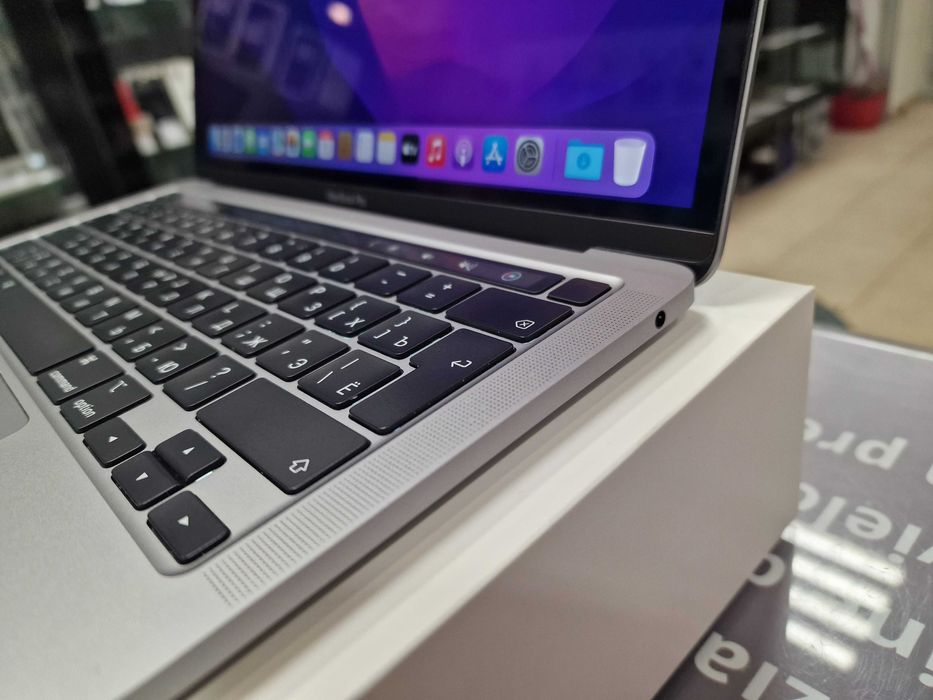 Macbook PRO 13 2020/ M1/ 16GB/ 256GB/ Space Gray/ 378 cykli/ Grade A-