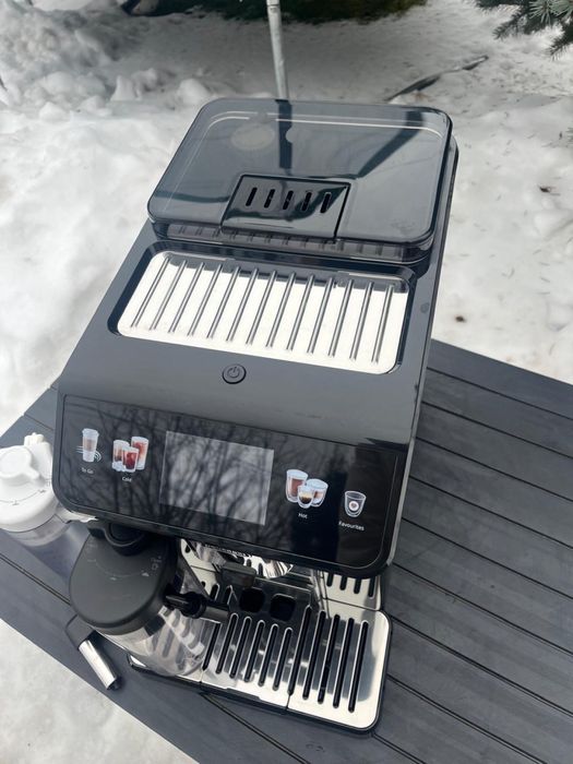 Кавомашина Delonghi Eletta Explore гарантія 2023 рік 4 місяць