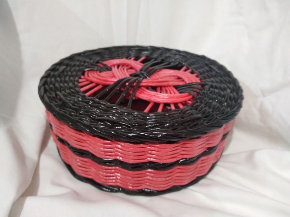 Шкатулка плетёная