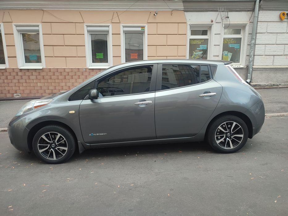 Продам Nissan Leaf