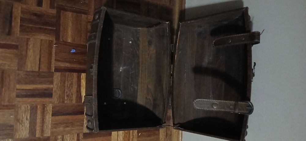 Mala e varias  pecas soltas