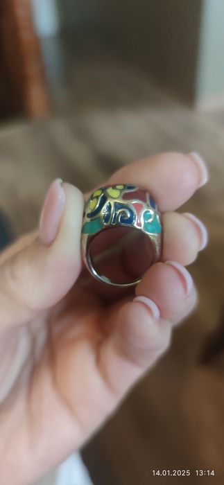 Duży kolorowy pierścień