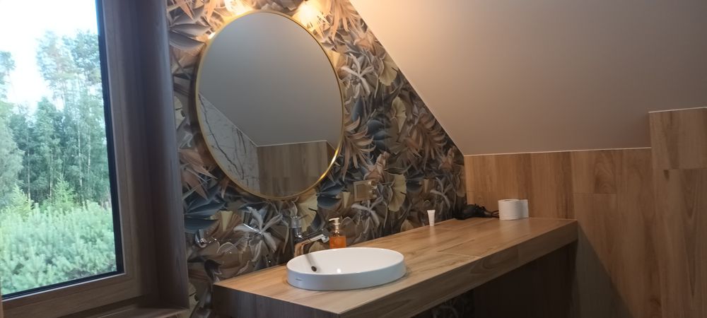 Komfortowy  dom  nad jeziorem. Z pomostem i łódką. Wędkowanie gratis.