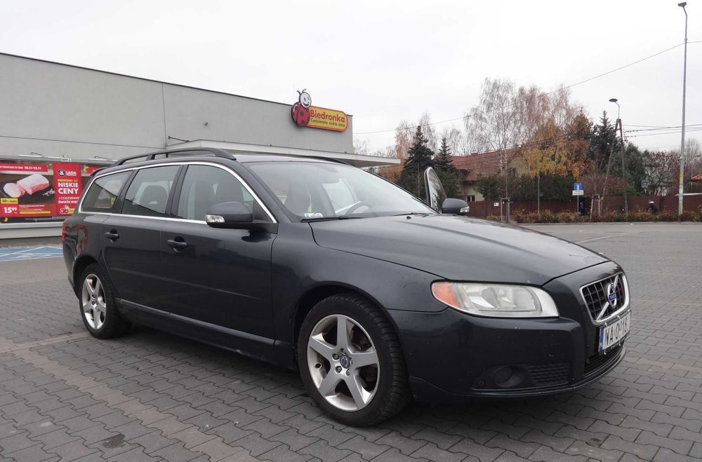Volvo V70 – 2.4D 175 KM MOMENTUM