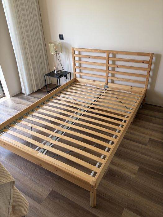 Cama Tarva Ikea com estrado