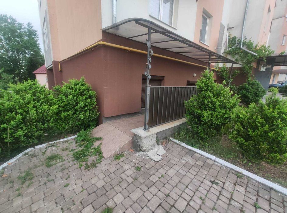 Оренда або продаж  фасадного приміщення в центрі Городенки, власник