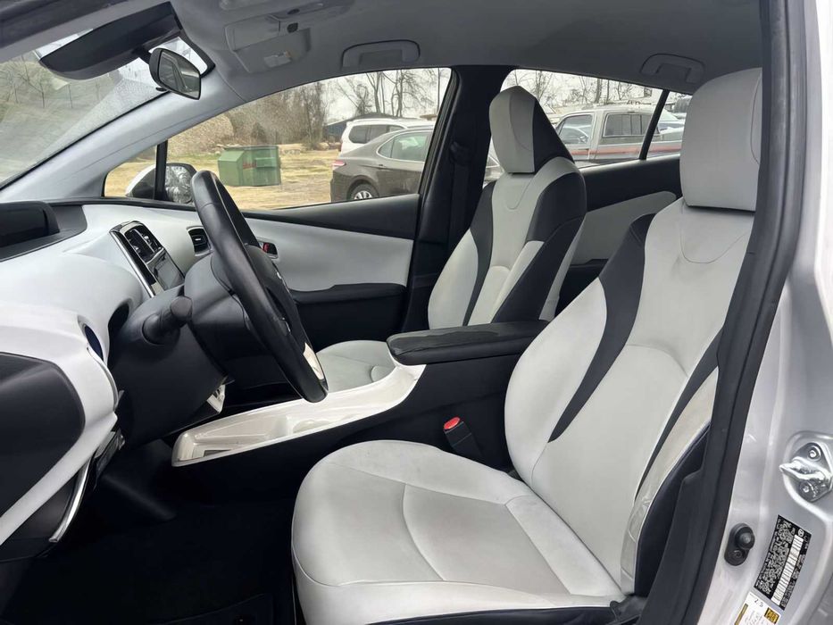 Toyota Prius      2016