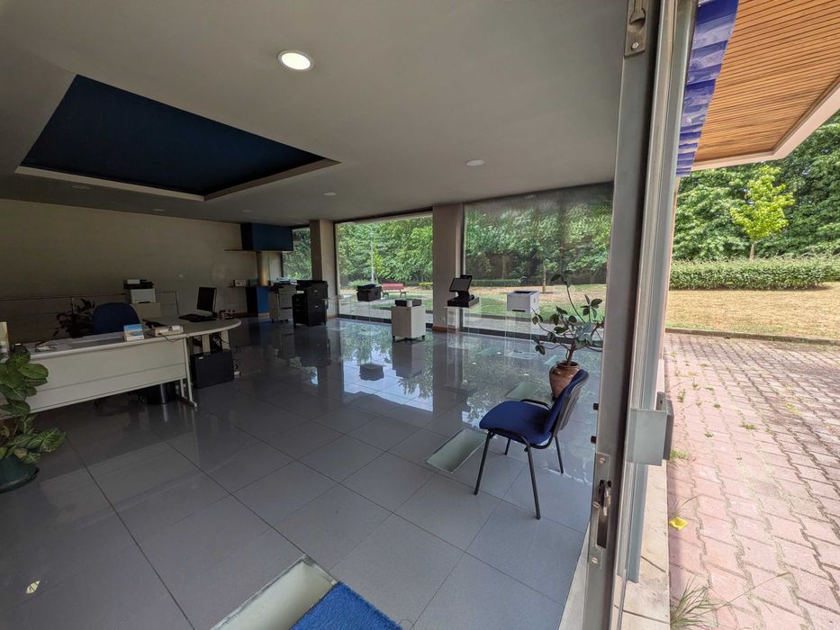 Escritório/Loja 126m² em Braga (S. Vicente) – Vista Jardim + Garagem 30m²