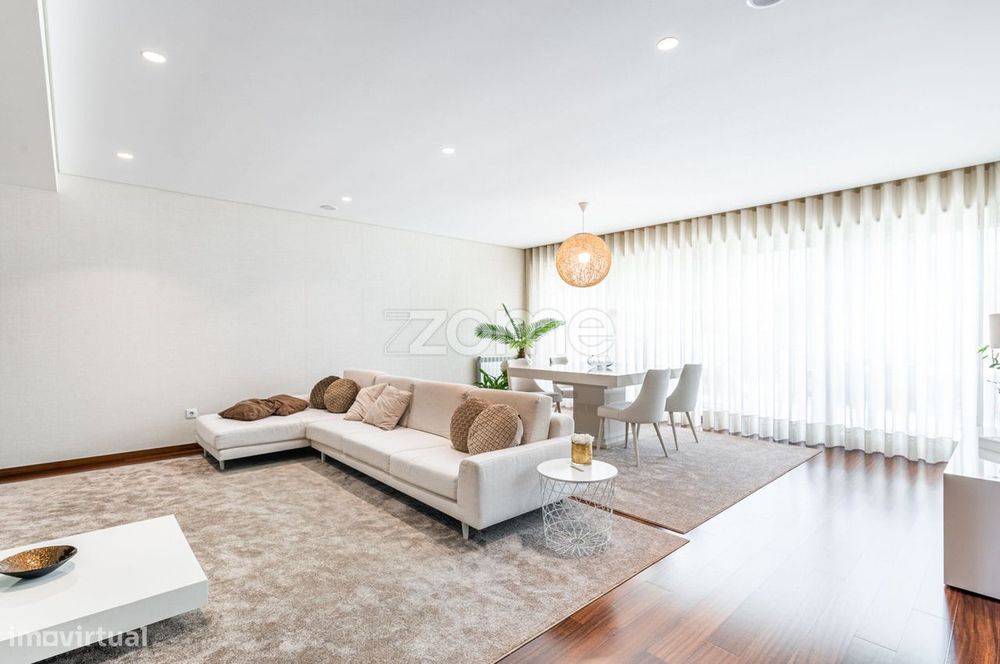 Moradia T5 em Palmeira, Braga