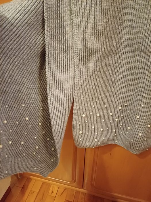Piękny 100 %  wełna  lamay  szal.  ZARA. 2m długi 35 szeroki