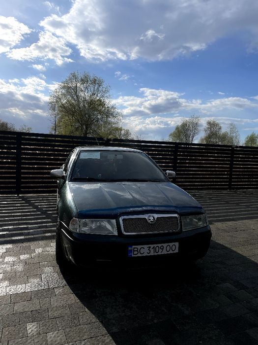 Продам Skoda Octavia Tour 1.6 SR