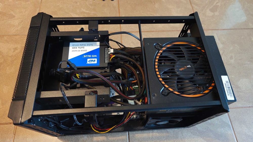 Mini PC Asus, Intel, 16GB RAM, 250GB+2TB + UPS APC