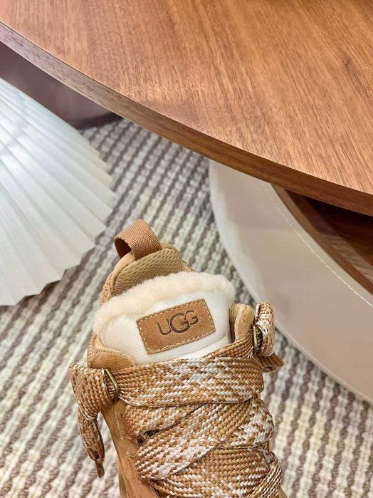 UGG Lowmel Sand r.37