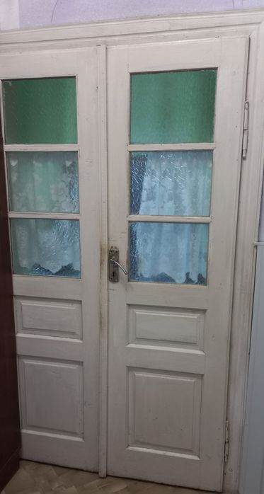 Міжкімнатні дерев'яні двері з коробкою