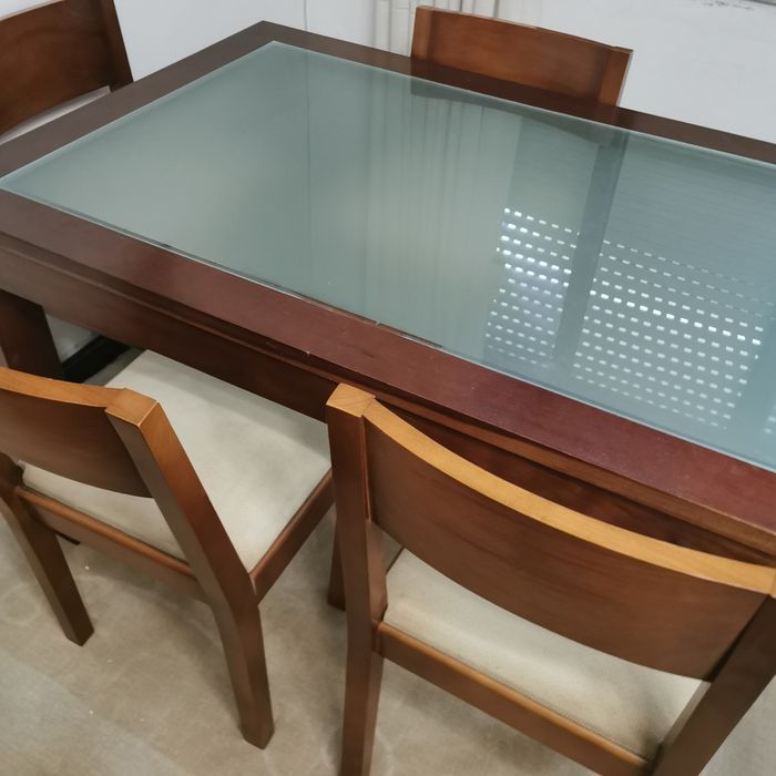 Mesa de jantar com 6 cadeiras