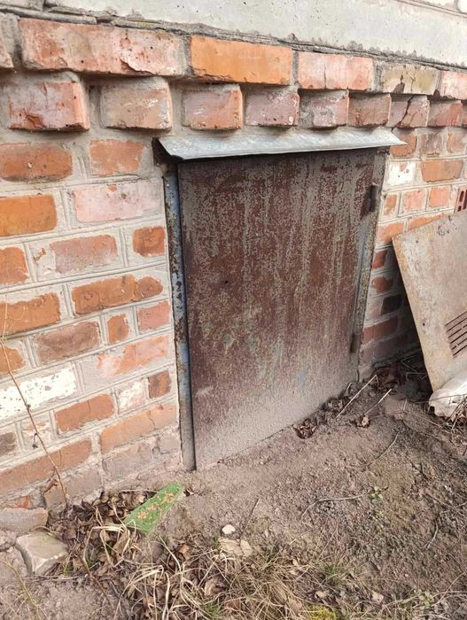 Камін ! Груба ! Свердловина ! Поруч ліс!