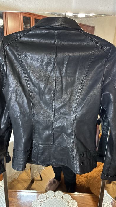 Продам жіночу куртку шкірзамінник