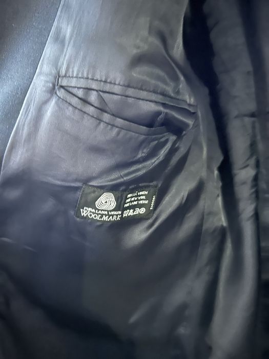 Casaco azul escuro botões dourados