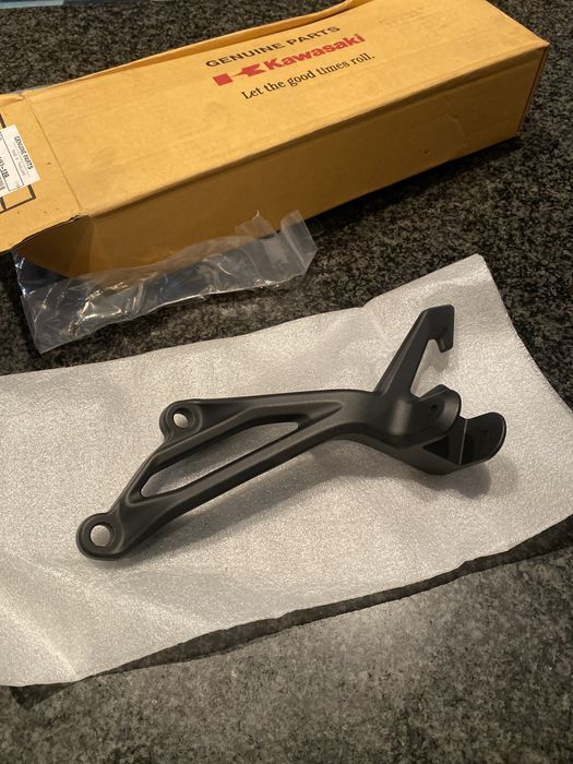 Kawasaki Z 900 / 17-19 SET Podnóżek Nowy Lewy Tył N19