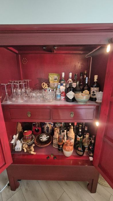 Vendo armário asiático lindíssimo