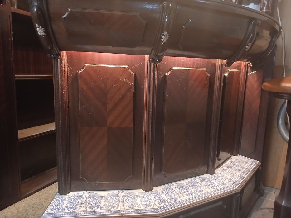 Bar de salão  em madeira