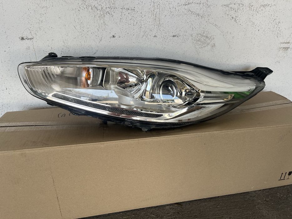 Farol ford fiesta 2016