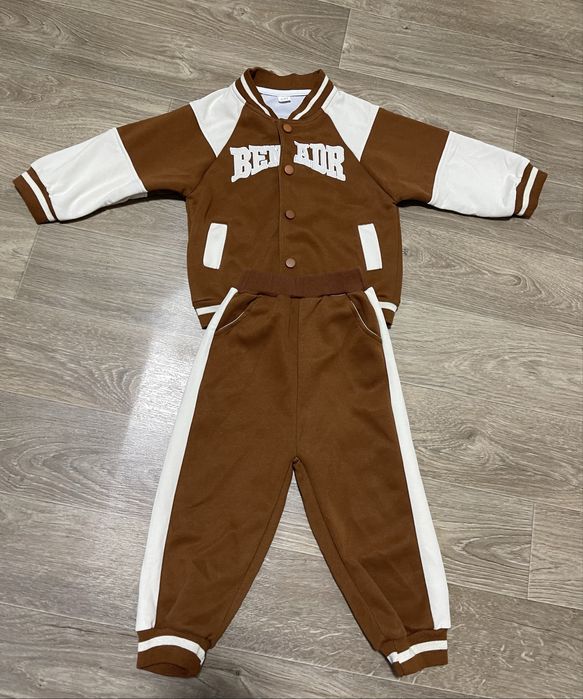 Костюм на мальчика 98